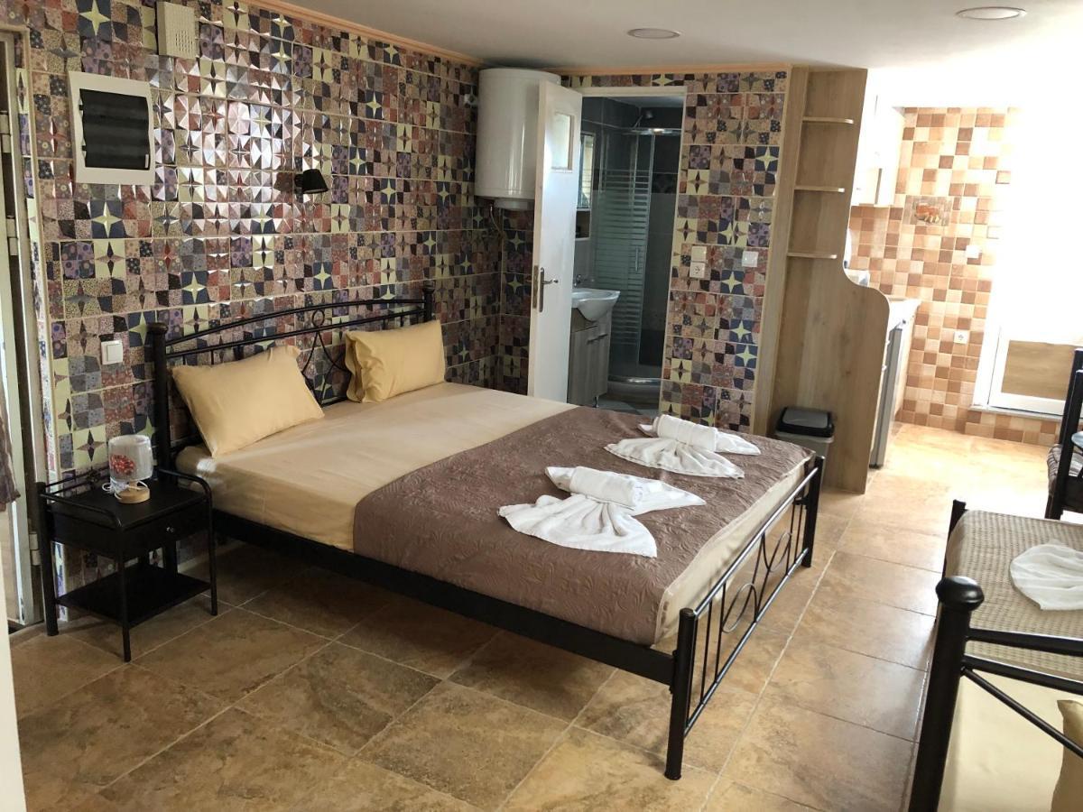 Nikolakakis Rooms Lavrio Lávrion Exterior foto