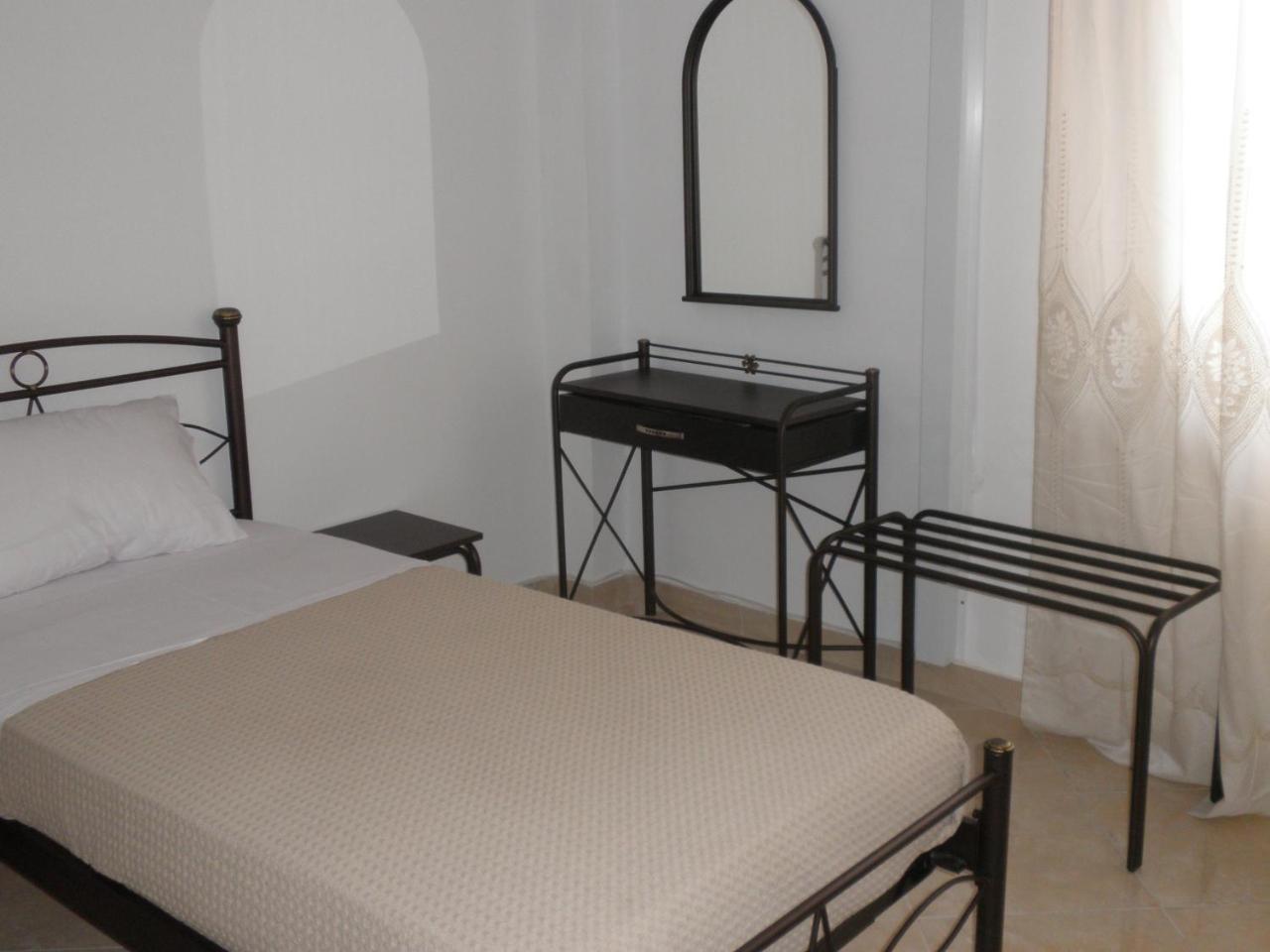 Nikolakakis Rooms Lavrio Lávrion Exterior foto
